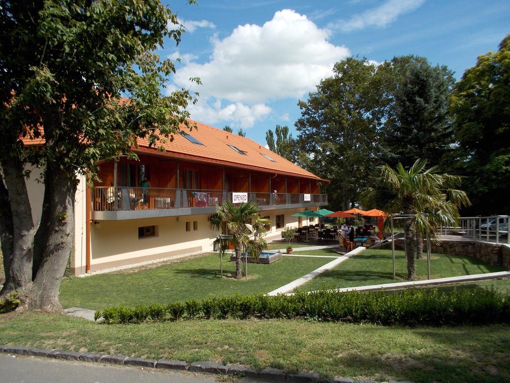 Hotel Halászkert Badacsony Badacsonytomaj Exterior foto