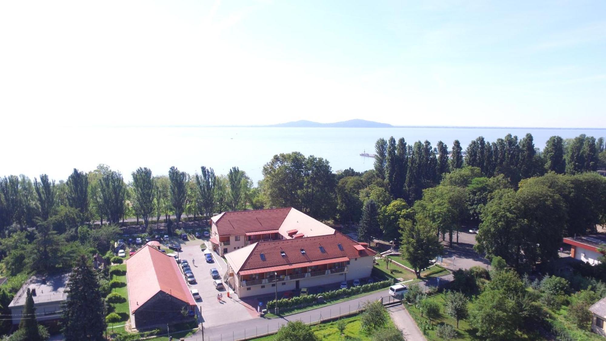 Hotel Halászkert Badacsony Badacsonytomaj Exterior foto